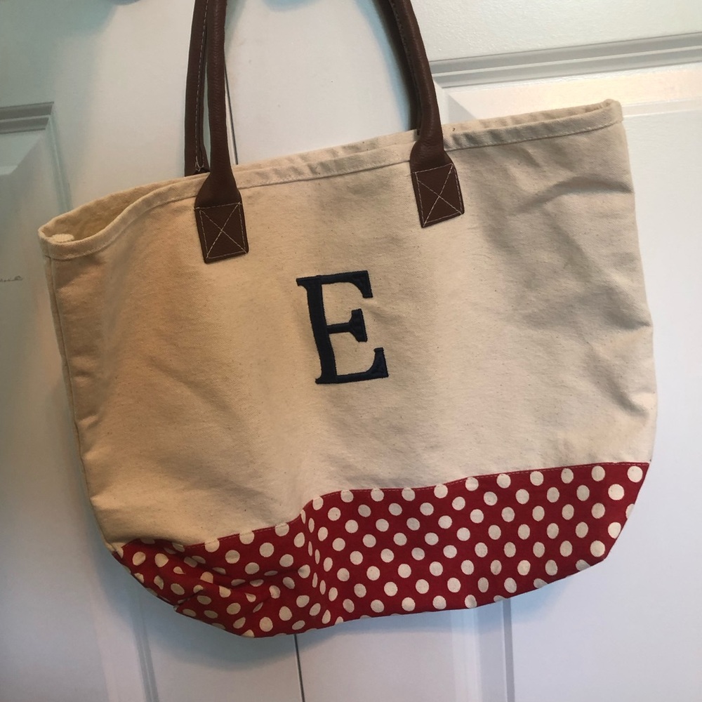 “E” tote